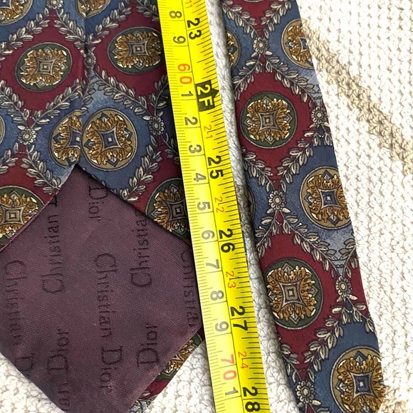 CHRISTIAN DIOR Monsieur Vintage Tie 100% Silk Made In Canada Medallion Design - Picture 4 of 4